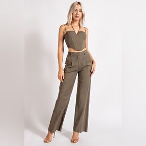LINEN WIDE PANTS W/ PLEAT DETAIL IN OLIVE